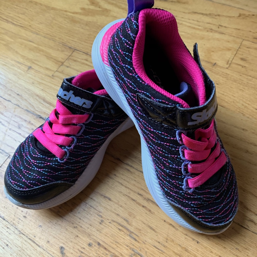 EUC Sketchers running shoes w/Velcro and elastic closure.